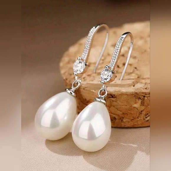 COPY - Elegant Drip-Shaped Faux Pearl Earrings – ZINC ALLOY - Picture 3 of 4